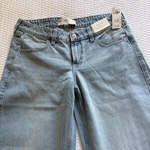Hollister Women's Low-Rise Light Wash Tapered Baggy Jeans